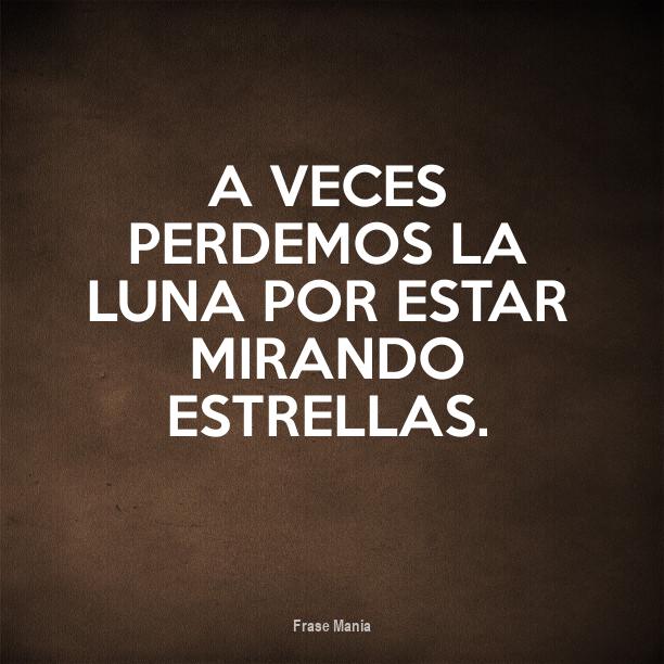 Cartel para A veces perdemos la luna por estar mirando estrellas.